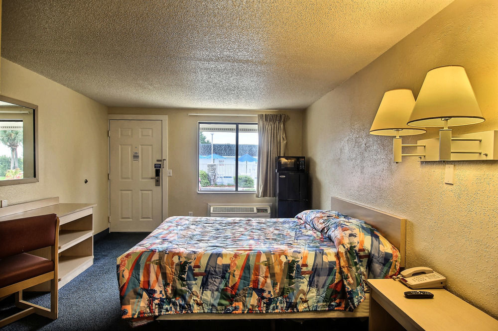 Motel 6 Palm Bay Exteriör bild