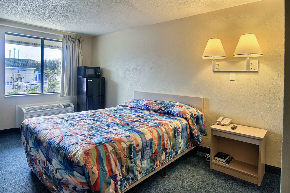 Motel 6 Palm Bay Exteriör bild