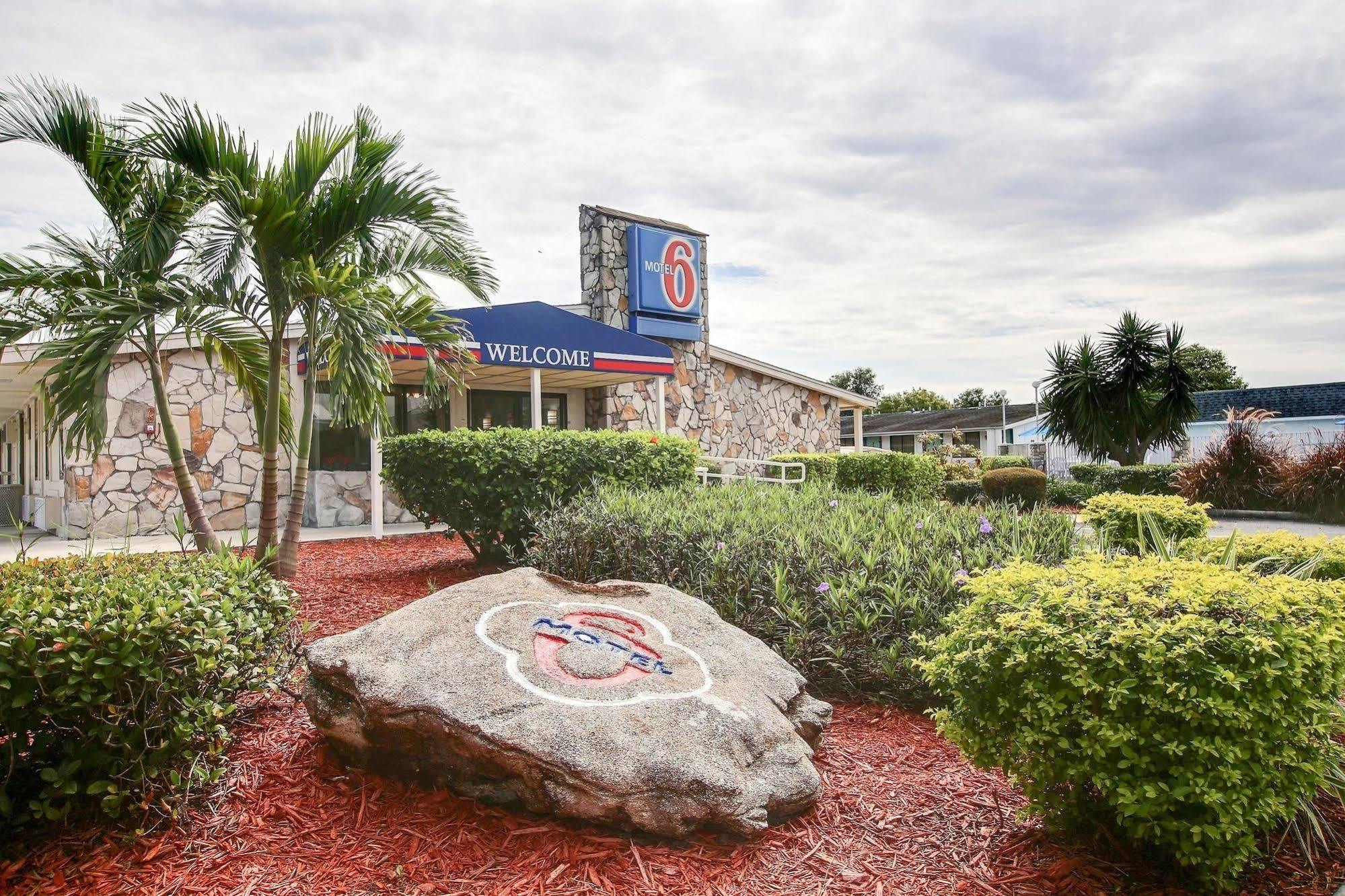 Motel 6 Palm Bay Exteriör bild