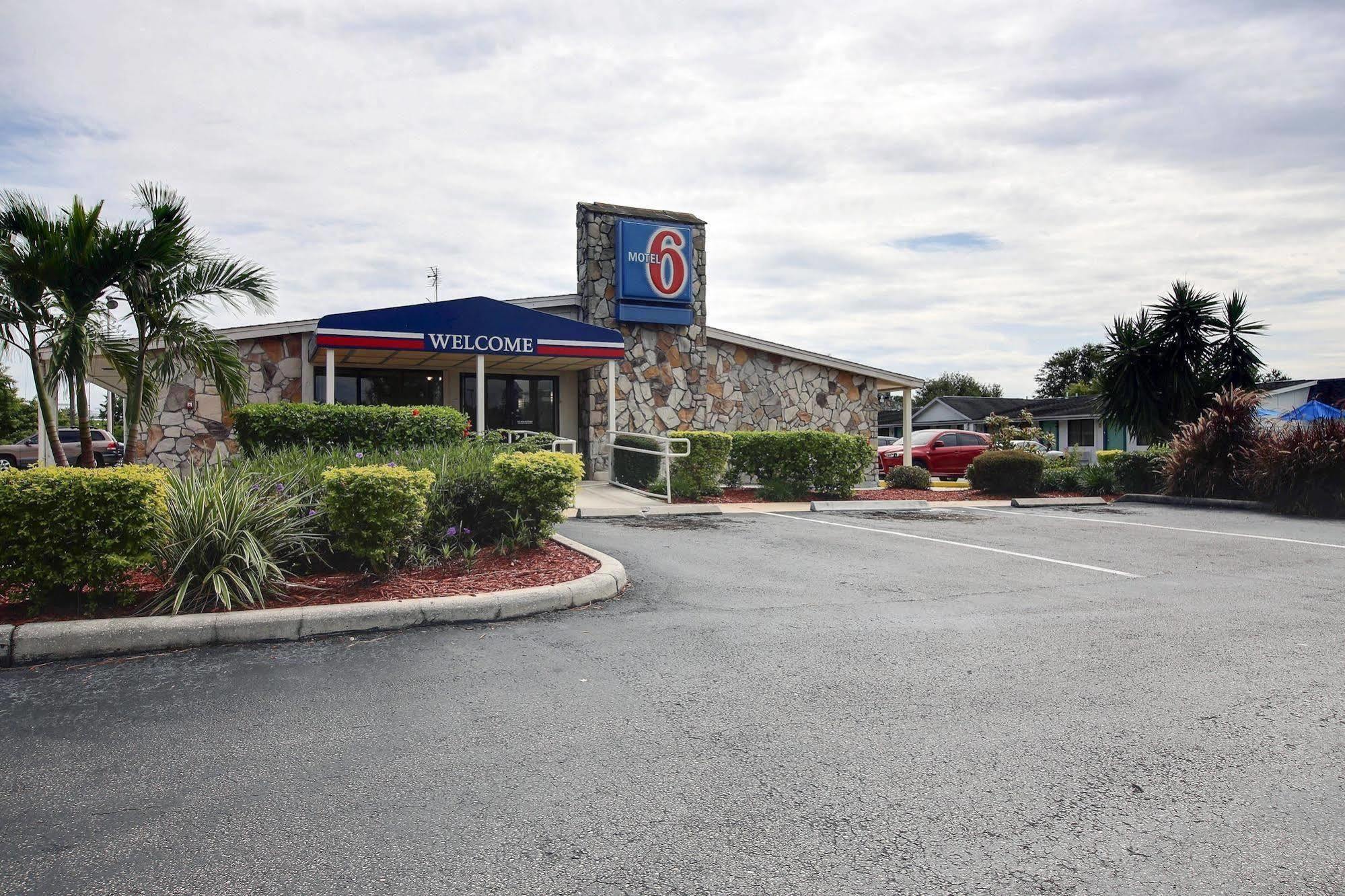 Motel 6 Palm Bay Exteriör bild