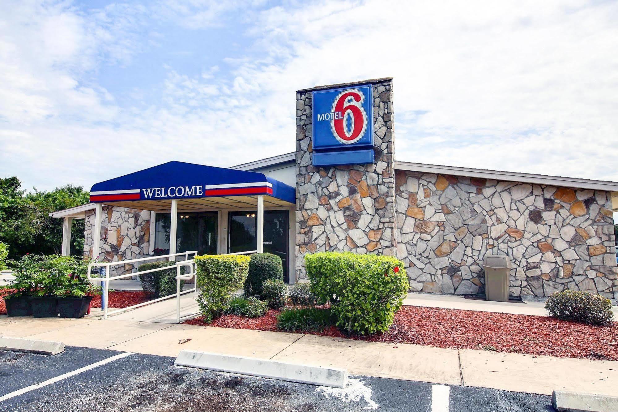 Motel 6 Palm Bay Exteriör bild