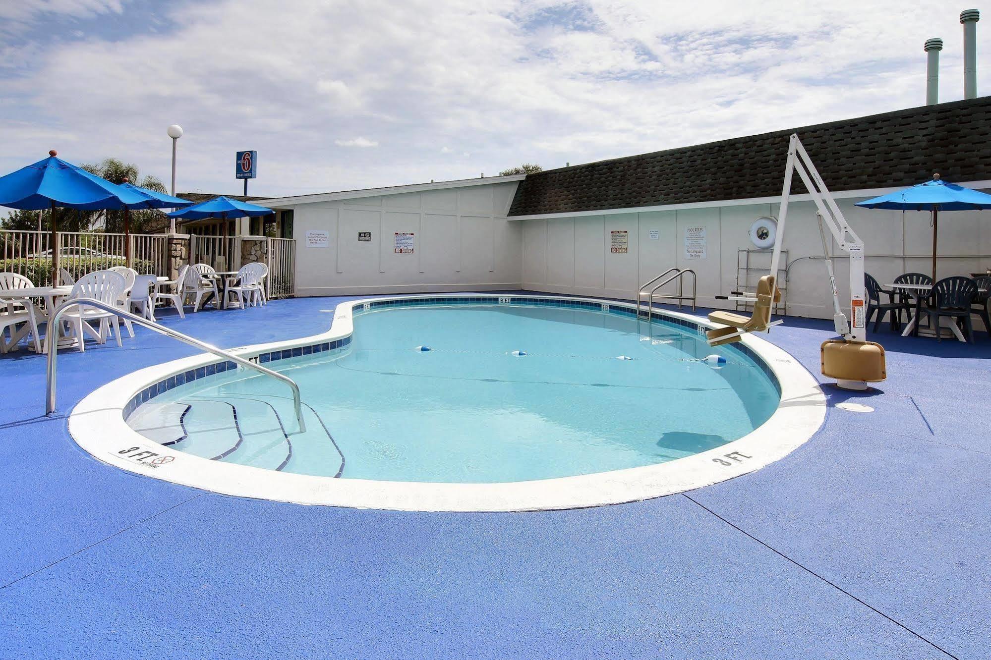 Motel 6 Palm Bay Exteriör bild