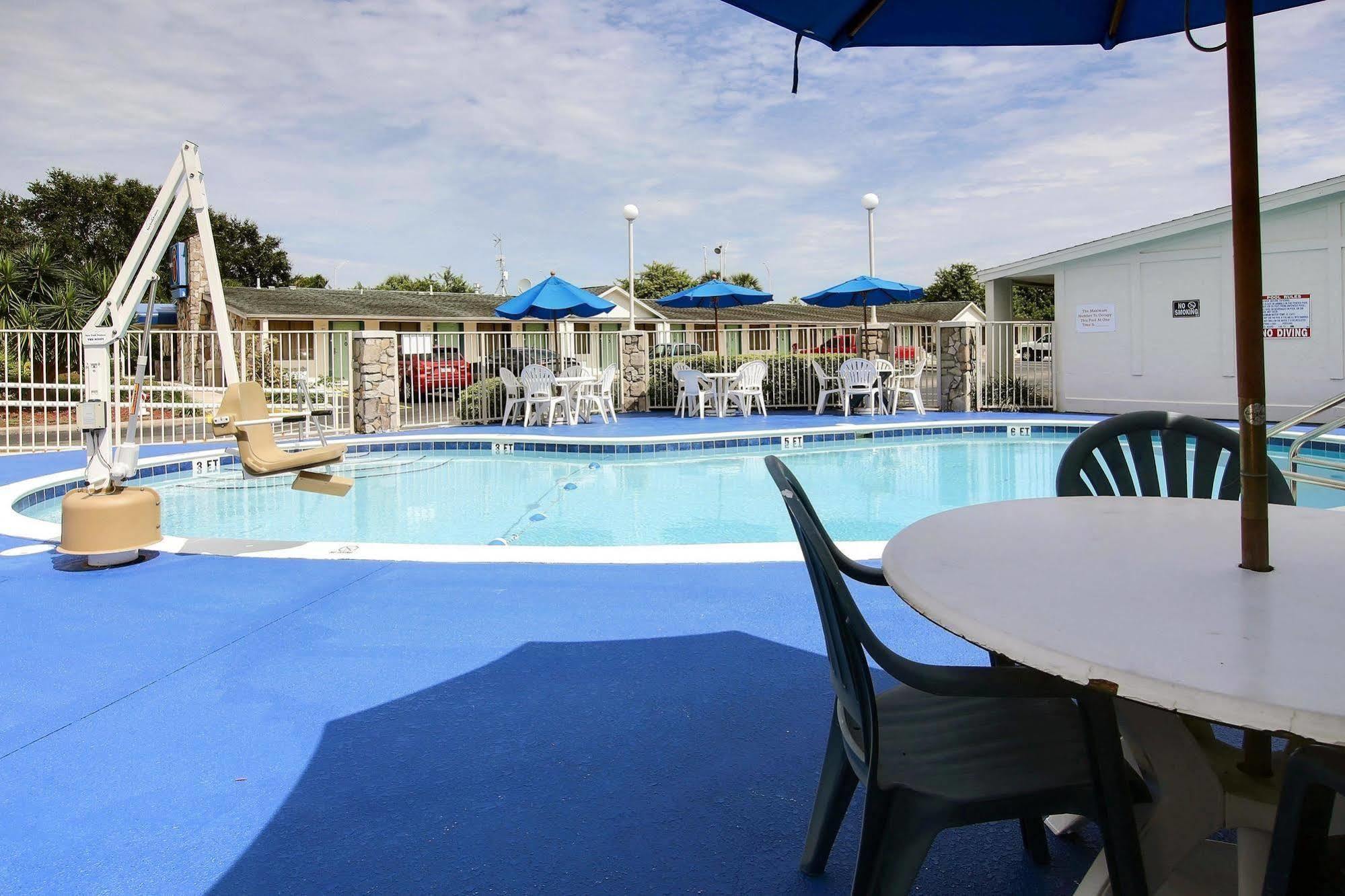 Motel 6 Palm Bay Exteriör bild